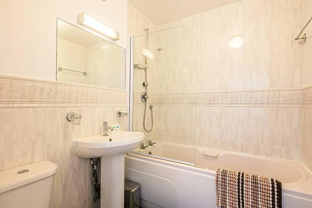 Beautiful 1-Bed Apartment In Grade Listed Warehouse - Victoria Quays, Sheffield City Centre, Free Parking, Pet Friendly, Netflix