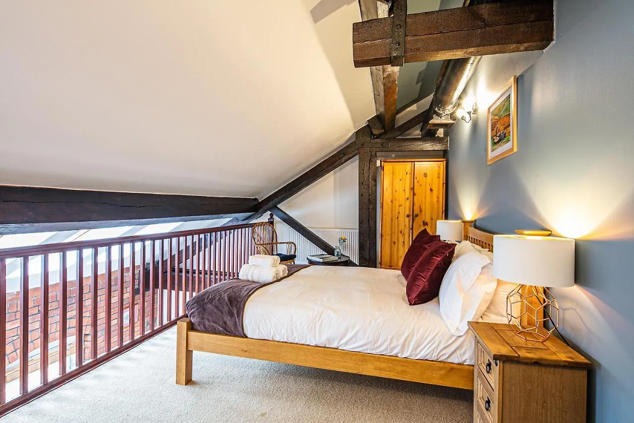 Beautiful 1-Bed Apartment In Grade Listed Warehouse - Victoria Quays, Sheffield City Centre, Free Parking, Pet Friendly, Netflix