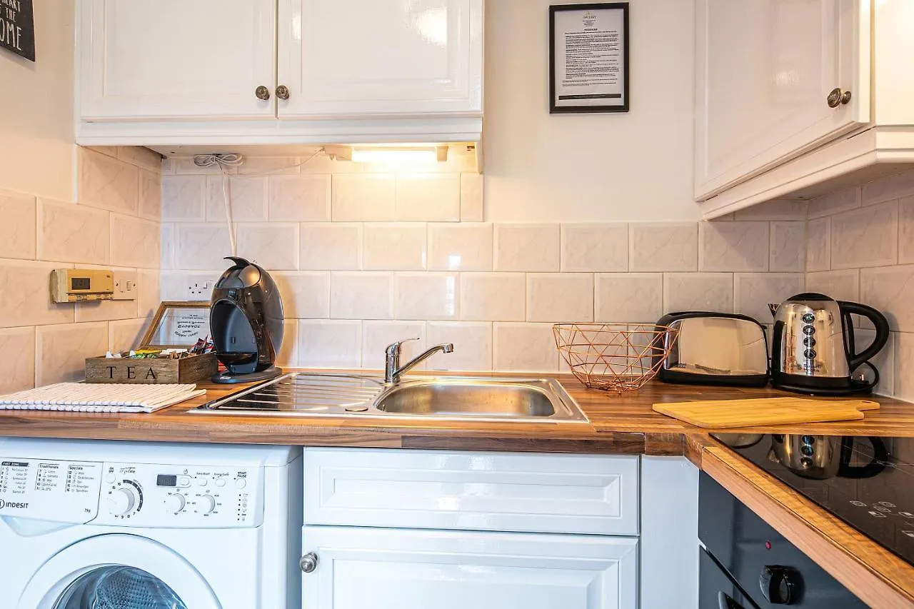 Beautiful 1-Bed Apartment In Grade Listed Warehouse - Victoria Quays, Sheffield City Centre, Free Parking, Pet Friendly, Netflix